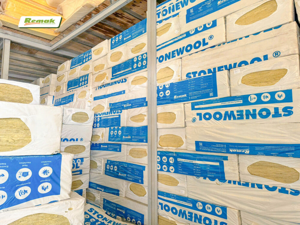 Kho hang len da cach am Remak Stonwool e1745663013611