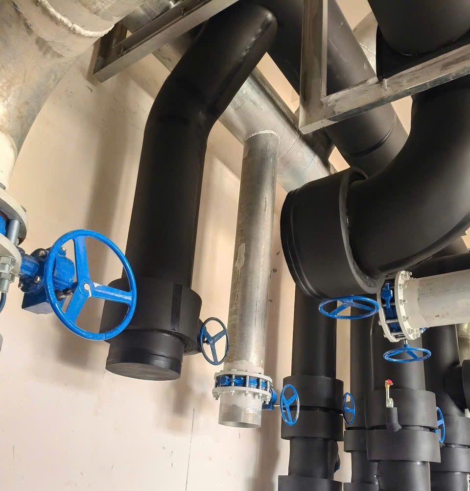 Ống cao su lưu hóa có chống cháy và chống ẩm không? Cao su lưu hóa bảo ôn HVAC hiệu quả